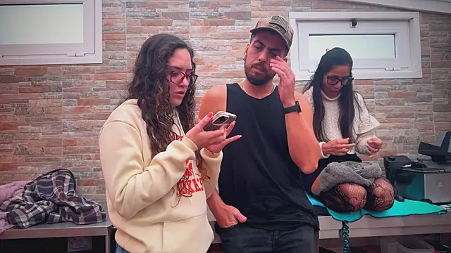 Snapshot of barfantasy chatting on 11-26-25, 10:27 barfantasy online show from 11-26-25, 10:27