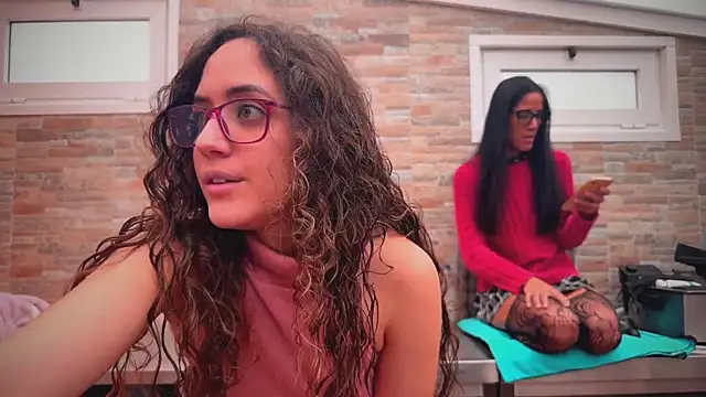 Snapshot of barfantasy chatting on 11-27-25, 10:28 barfantasy online show from 11-27-25, 10:28