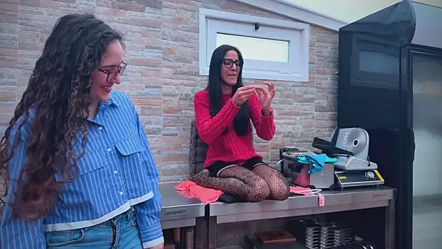 Snapshot of barfantasy chatting on 12-02-25, 10:31 barfantasy online show from 12-02-25, 10:31