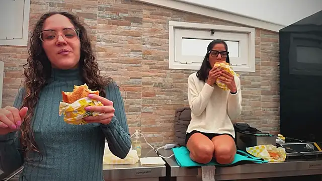 Snapshot of barfantasy chatting on 02-07-26, 12:31 barfantasy online show from 02-07-26, 12:31