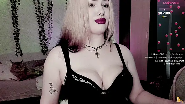 strawberry elfcat online show from 02-08-26, 05:11