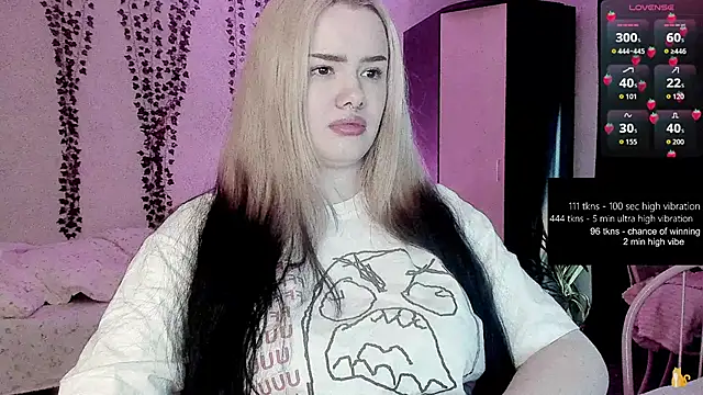 strawberry elfcat online show from 06-02-26, 02:35