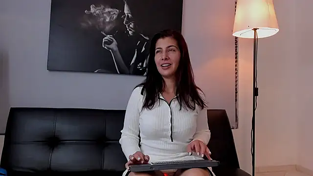 Snapshot of scarlett_moore chatting on 02-08-25, 10:50 scarlett moore online show from 02-08-25, 10:50