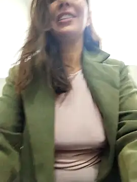 Snapshot of scarlett_moore chatting on 02-23-25, 12:08 scarlett moore online show from 02-23-25, 12:08