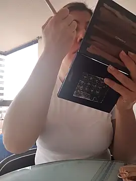 Snapshot of scarlett_moore chatting on 10-13-25, 01:22 scarlett moore online show from 10-13-25, 01:22