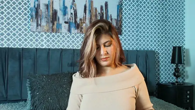 Snapshot of scarlett_moore chatting on 10-15-25, 03:01 scarlett moore online show from 10-15-25, 03:01