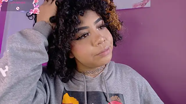 foxxy-lov3 online show from 04-11-26, 01:59