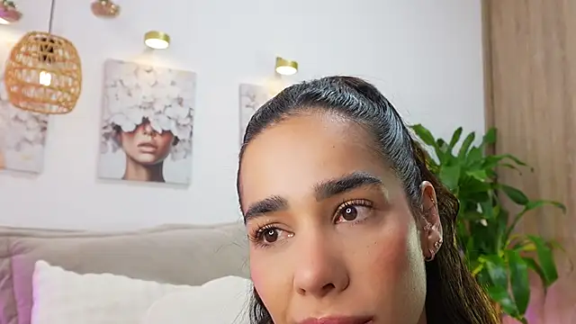 Snapshot of katie_cruz chatting on 06-24-26, 11:09 katie cruz online show from 06-24-26, 11:09