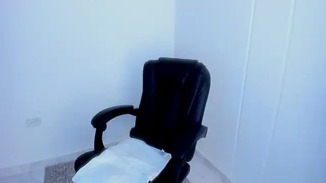 dominique21  online show from 03-06-26, 05:04