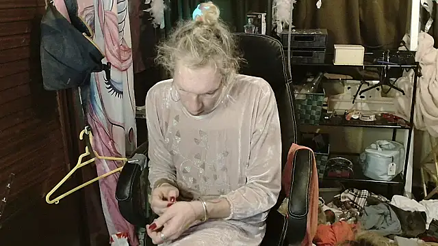 Ombeline1 online show from 11-20-25, 05:51