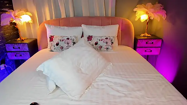 AmedeeaBanks online show from 11-17-25, 08:58