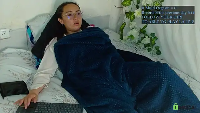 Snapshot of Hot_Candy_ chatting on 04-23-26, 03:52 Hot Candy online show from 04-23-26, 03:52