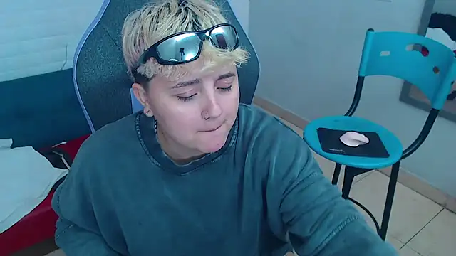 isabeautyx19 online show from 01-22-25, 02:48