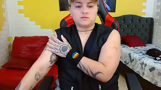 isabeautyx19 online show from 09-18-25, 03:19