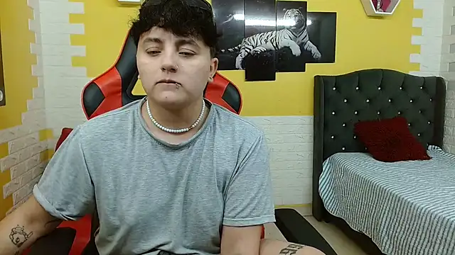 isabeautyx19 online show from 12-20-25, 03:13