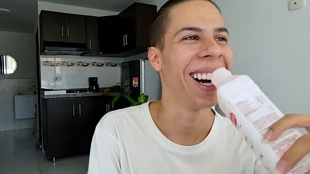 grey   27 online show from 02-19-25, 06:00