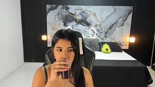 Ivy 16 online show from 11-22-25, 12:04