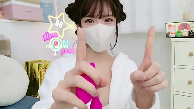 Snapshot of -minami- chatting on 01-10-25, 02:02 -minami- online show from 01-10-25, 02:02