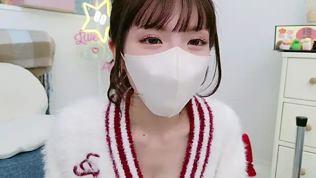 Snapshot of -minami- chatting on 01-12-25, 06:49 -minami- online show from 01-12-25, 06:49