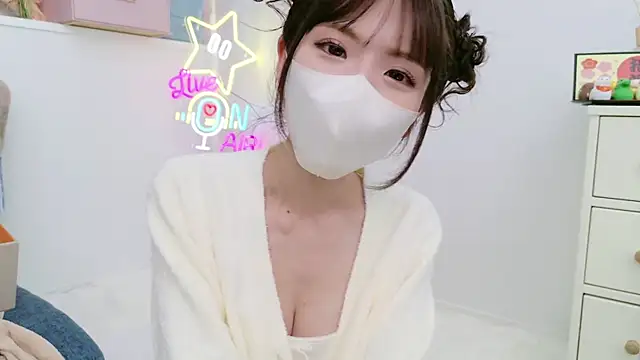 Snapshot of -minami- chatting on 01-13-25, 06:49 -minami- online show from 01-13-25, 06:49