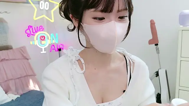 Snapshot of -minami- chatting on 03-09-25, 03:43 -minami- online show from 03-09-25, 03:43