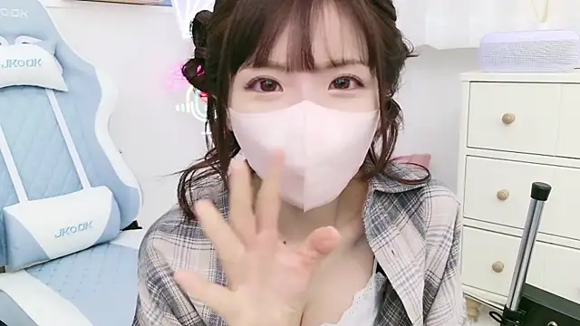 Snapshot of -minami- chatting on 03-22-25, 12:04 -minami- online show from 03-22-25, 12:04