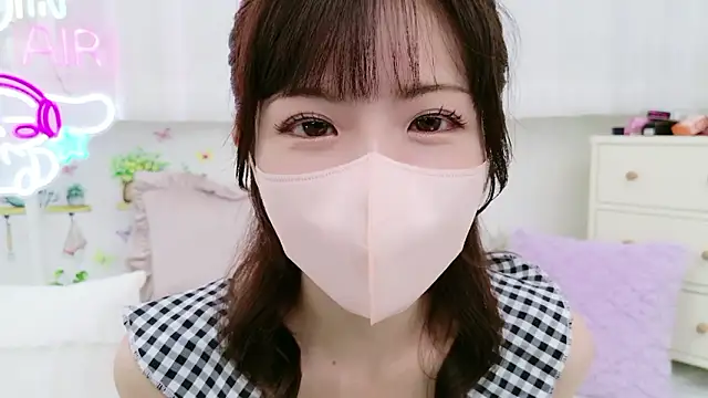 Snapshot of -minami- chatting on 09-12-25, 12:05 -minami- online show from 09-12-25, 12:05