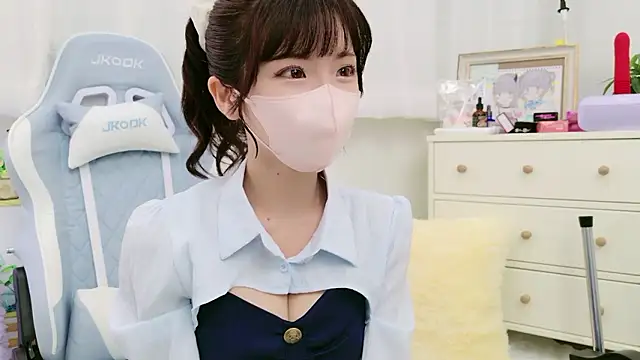 Snapshot of -minami- chatting on 09-27-25, 12:10 -minami- online show from 09-27-25, 12:10