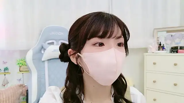 Snapshot of -minami- chatting on 10-02-25, 12:01 -minami- online show from 10-02-25, 12:01