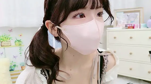 Snapshot of -minami- chatting on 10-07-25, 12:02 -minami- online show from 10-07-25, 12:02