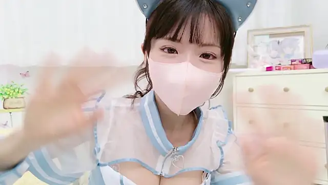 Snapshot of -minami- chatting on 10-13-25, 12:16 -minami- online show from 10-13-25, 12:16