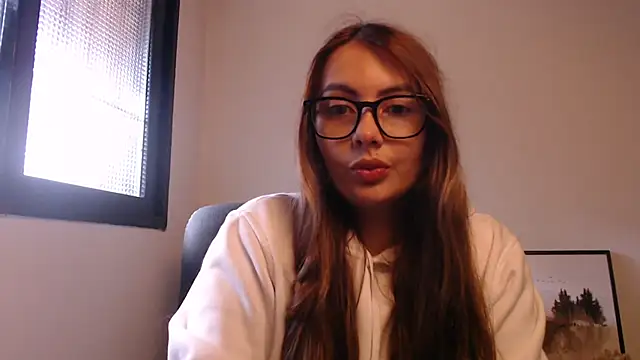 Snapshot of lalawhitte chatting on 04-23-26, 12:29 lalawhitte online show from 04-23-26, 12:29