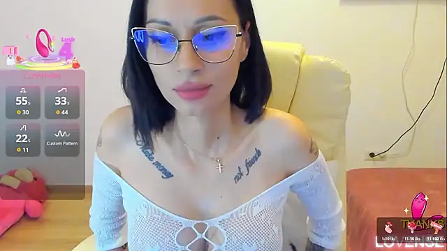 kissnicol32 online show from 01-08-26, 04:20