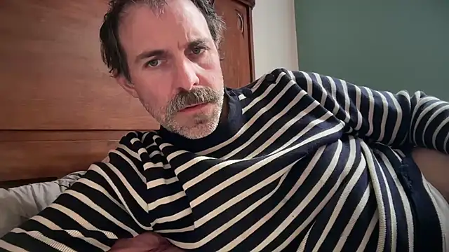 Snapshot of Brianjonest chatting on 06-11-26, 02:26 Brianjonest online show from 06-11-26, 02:26