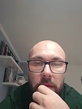 Snapshot of zsolt2108 chatting on 12-16-25, 01:27 zsolt2108 online show from 12-16-25, 01:27