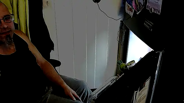 KrazyLegz online show from 11-29-25, 04:32