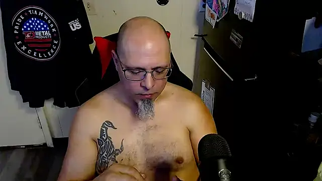 Snapshot of KrazyLegz chatting on 02-14-26, 04:48 KrazyLegz online show from 02-14-26, 04:48