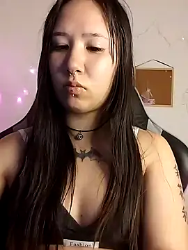 Snapshot of Japabaixinha chatting on 12-18-24, 02:21 Japabaixinha online show from 12-18-24, 02:21