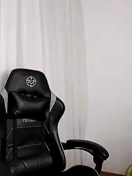 Snapshot of Japabaixinha chatting on 02-10-25, 10:30 Japabaixinha online show from 02-10-25, 10:30