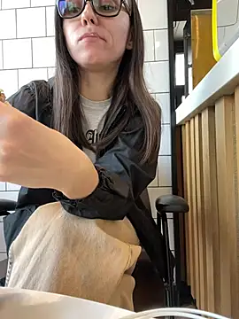 Snapshot of Jinna_milli chatting on 03-09-25, 11:58 Jinna milli online show from 03-09-25, 11:58