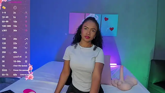 Snapshot of EmmaSmith06 chatting on 11-11-25, 05:13 EmmaSmith06 online show from 11-11-25, 05:13