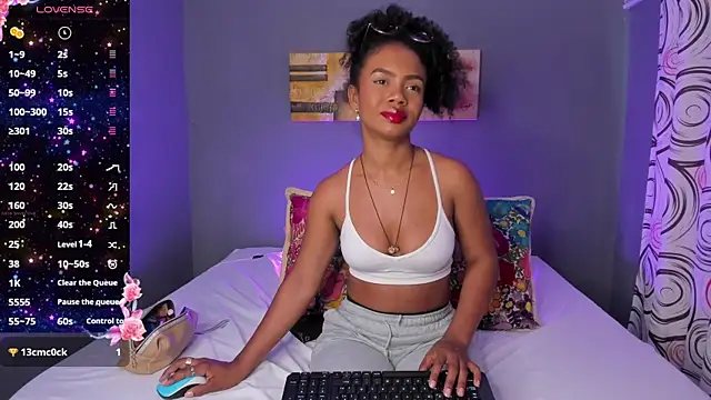 Snapshot of EmmaSmith06 chatting on 11-26-25, 05:14 EmmaSmith06 online show from 11-26-25, 05:14