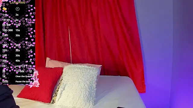 Snapshot of EmmaSmith06 chatting on 12-15-25, 05:17 EmmaSmith06 online show from 12-15-25, 05:17