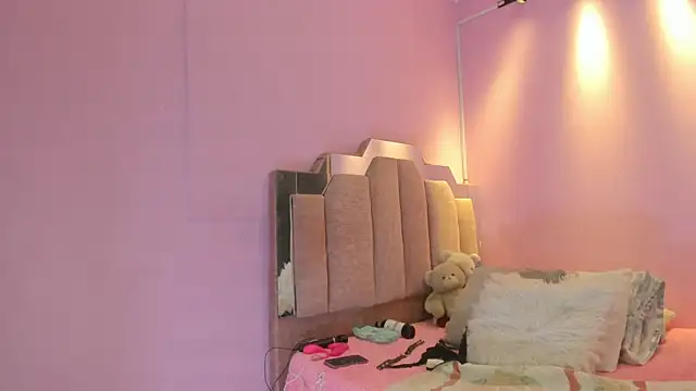 LoveQueen2 online show from 10-04-25, 11:30