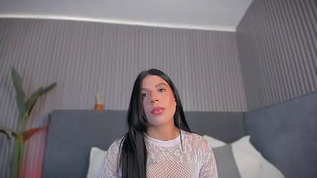 Snapshot of emelie_89 chatting on 07-06-26, 12:13 emelie 89 online show from 07-06-26, 12:13