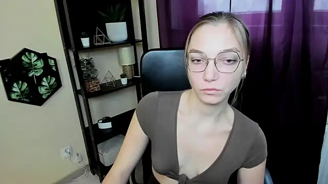 EmillyPlay online show from 02-14-25, 01:08