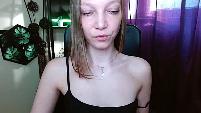 EmillyPlay online show from 04-09-26, 06:19