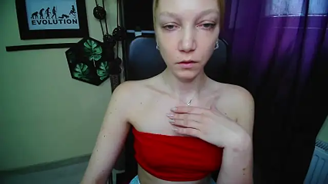 Snapshot of EmillyPlay chatting on 05-15-26, 06:09 EmillyPlay online show from 05-15-26, 06:09
