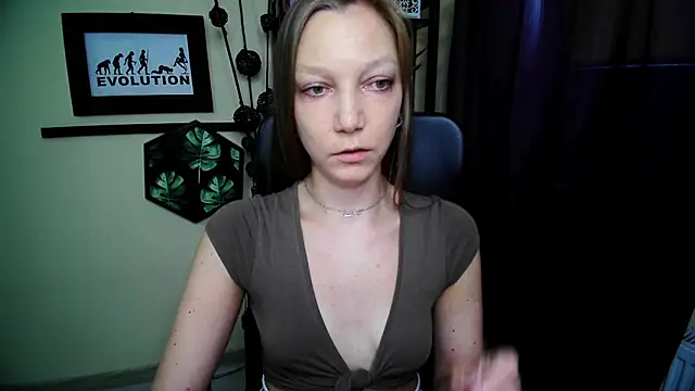 Snapshot of EmillyPlay chatting on 06-19-26, 05:34 EmillyPlay online show from 06-19-26, 05:34