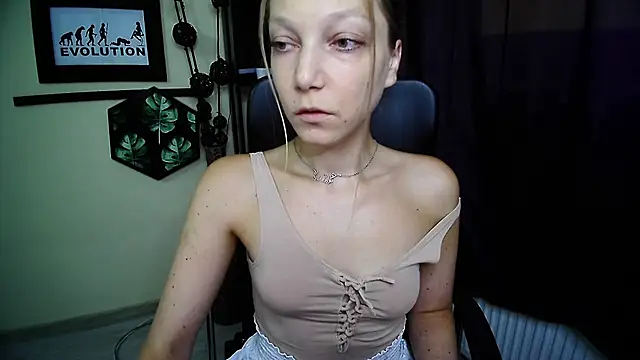 Snapshot of EmillyPlay chatting on 07-09-26, 05:22 EmillyPlay online show from 07-09-26, 05:22